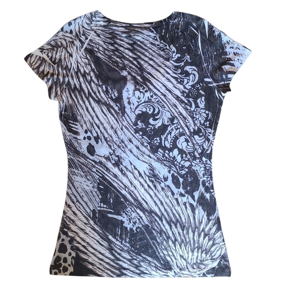 Daytrip By Buckle Women's Black and White Jewel Wing V-neck Fitted Graphic Top L - Picture 2 of 6